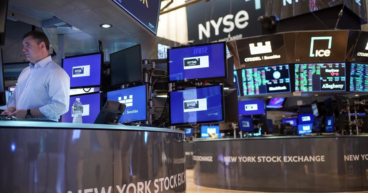Wall Street bordes más alto y empuja S&P 500 a otro récord
