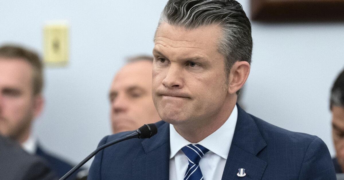 El abrazo del secretario de Defensa Pete Hegseth del nacionalismo cristiano no cristiano