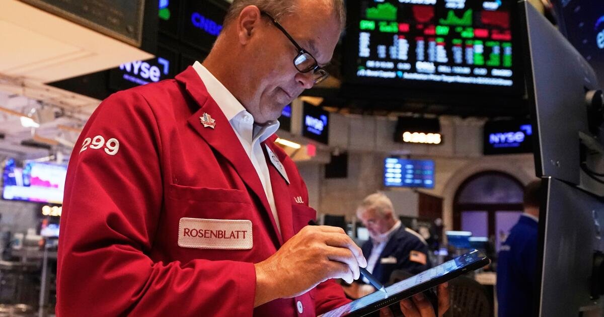 Las acciones estadounidenses se unen a los registros con la esperanza de recortes a las tasas de interés