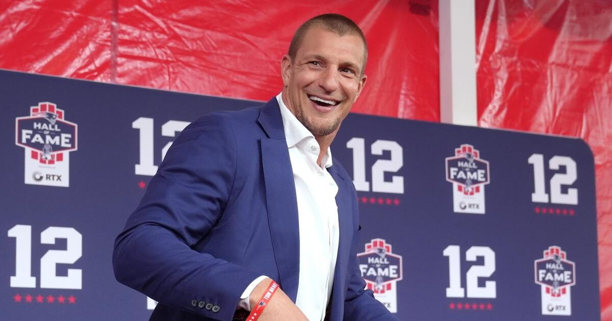 Rob Gronkowski dice que firmará un contrato de un día para retirarse (nuevamente) como patriota