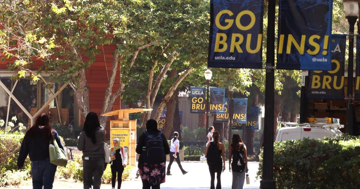 Trump busca una multa de $ 1 mil millones contra UCLA. Newsom dice 'demandaremos', llamándolo extorsión
