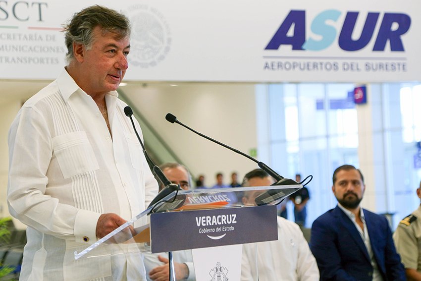 El magnate comercial mexicano compra una participación del 25% en Banamex, antes de la IPO planificada
