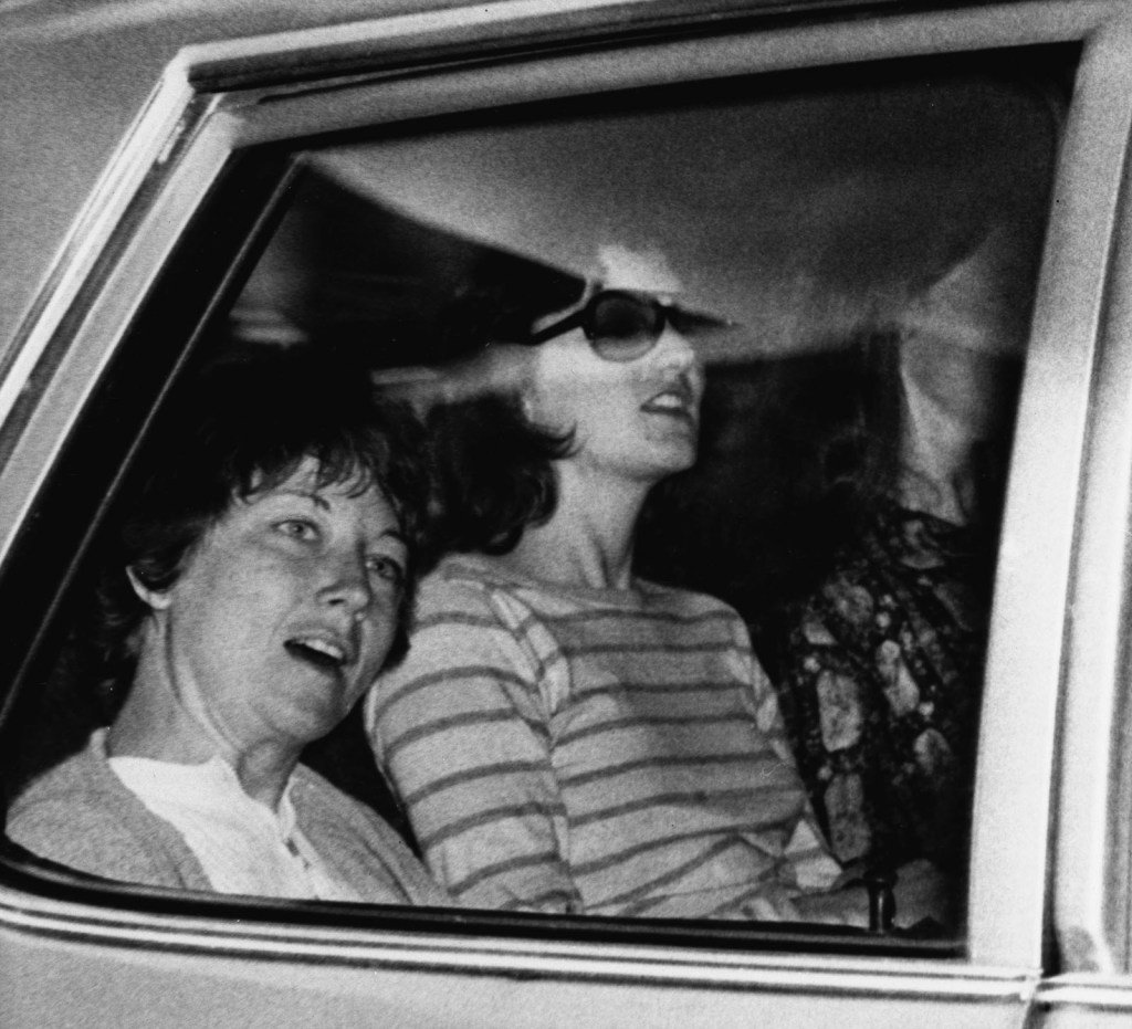 Hoy en Historia: 18 de septiembre, el FBI captura a Patricia Hearst