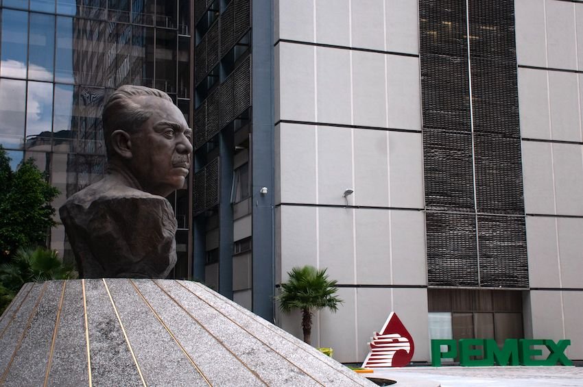 Moody's impulsa la calificación de Pemex, citando su apoyo gubernamental "muy alto"