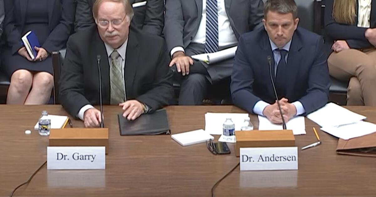 Los científicos se esfuerzan por ser apolíticos, pero no pueden mantener la política fuera de sus laboratorios