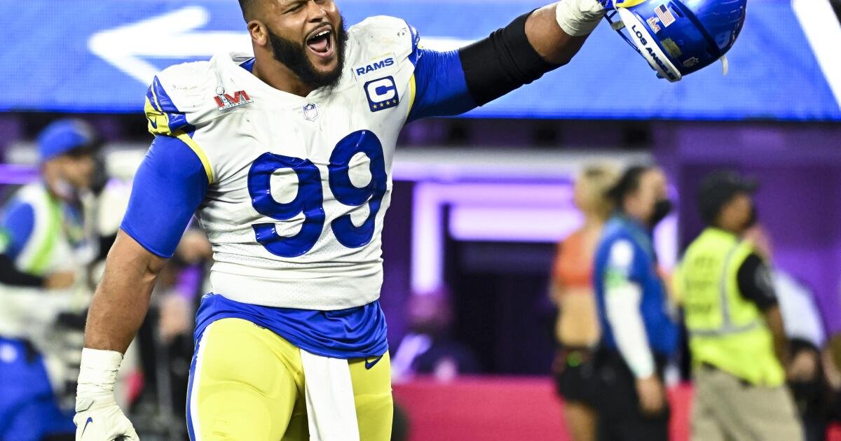 Aaron Donald es recordado principalmente como una leyenda de los Rams. Ahora Pitt retirará su camiseta No. 97