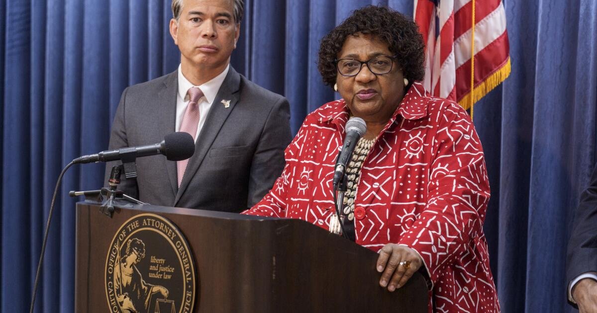 El departamento de justicia demanda a California, otros estados que se han negado a compartir rollos de votantes