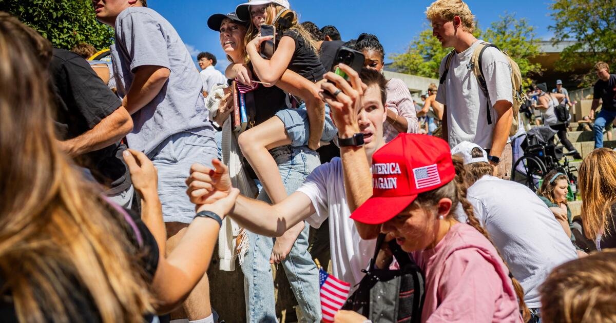 Qué videos horribles nos cuentan sobre el asesinato de Charlie Kirk