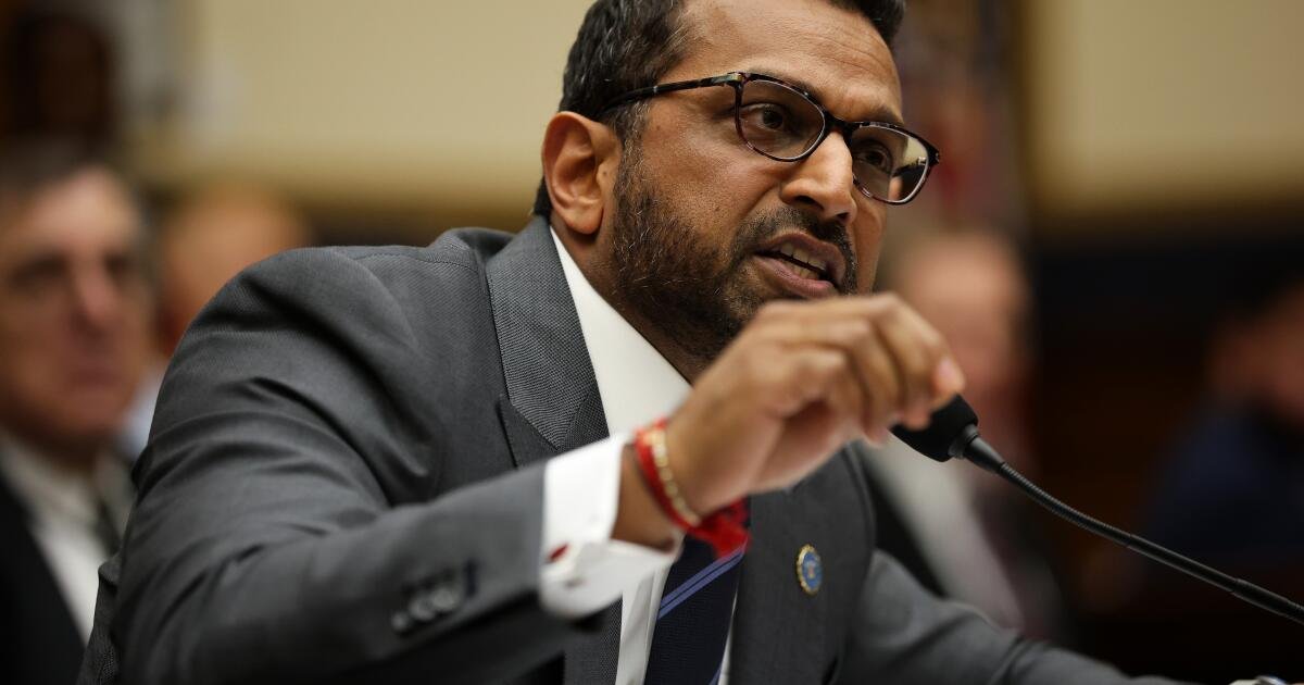 El director del FBI, Kash Patel, lucha contra las dudas crecientes sobre su competencia