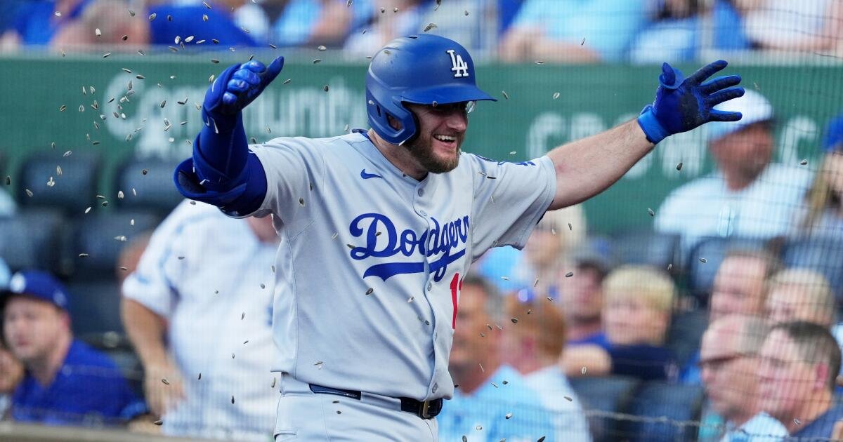 Max Muncy está de vuelta, y espera ayudar a curar lo que ailea a los Dodgers