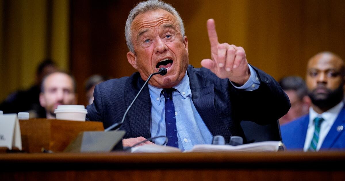 Defiant RFK Jr. Pregunta los datos de la vacuna, defiende el registro bajo la parrilla del Senado bipartidista