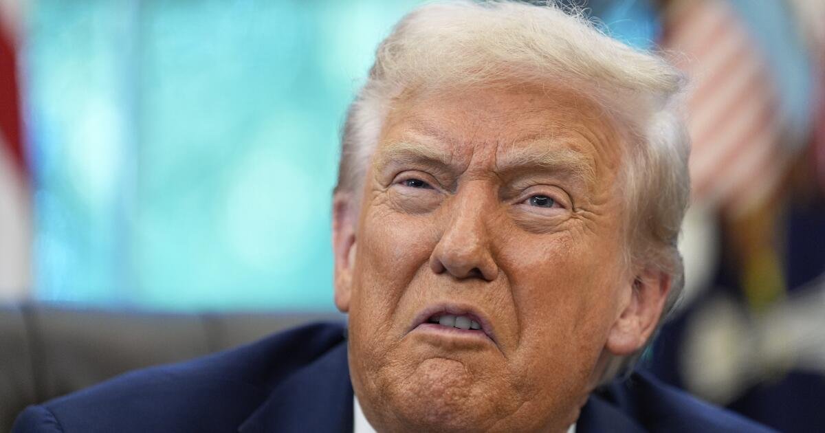 Trump aumenta la campaña de retribución con un impulso de Bondi para perseguir casos contra sus enemigos