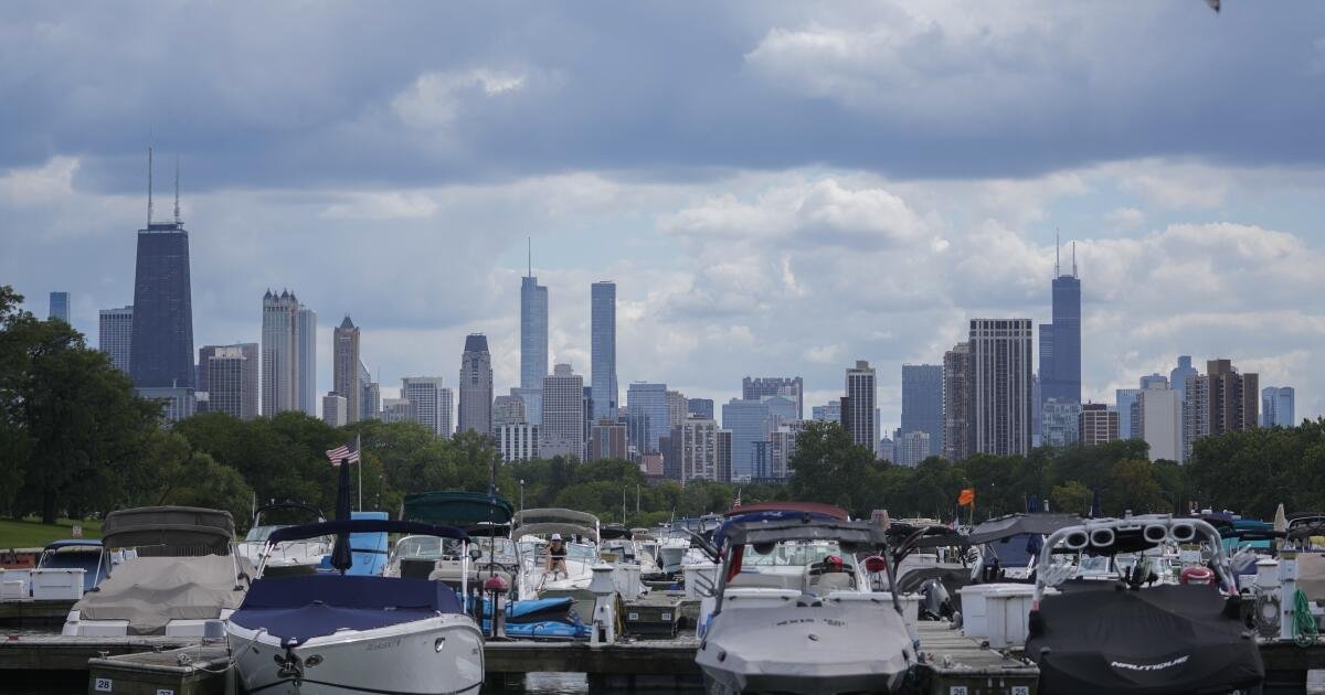 El alcalde de Chicago desafía el plan de represión de inmigración de Trump para la ciudad