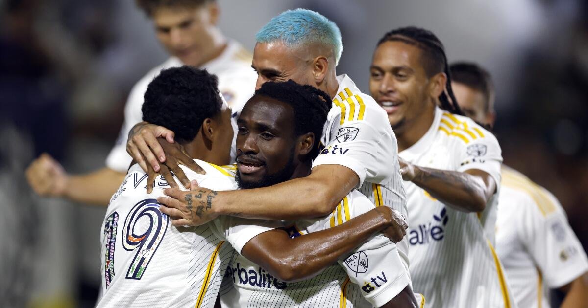 Joseph Paintsil anota su primer truco de galaxy hat en victoria sobre Kansas City