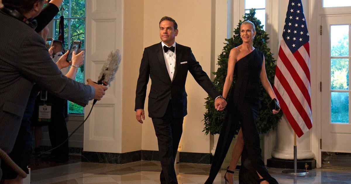 El CEO de Fox Corp. y el hijo favorecido Lachlan Murdoch prevalecen en el drama de sucesión familiar