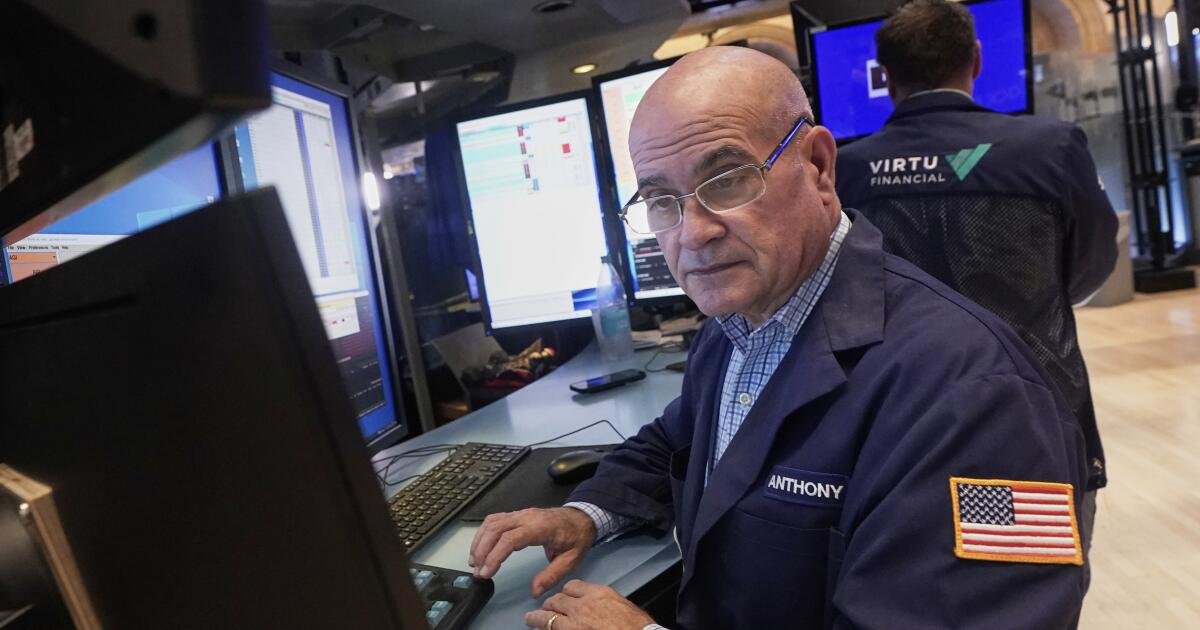Las existencias de EE. UU. Vuelven a deslizarse mientras el rally de Wall Street pierde vapor