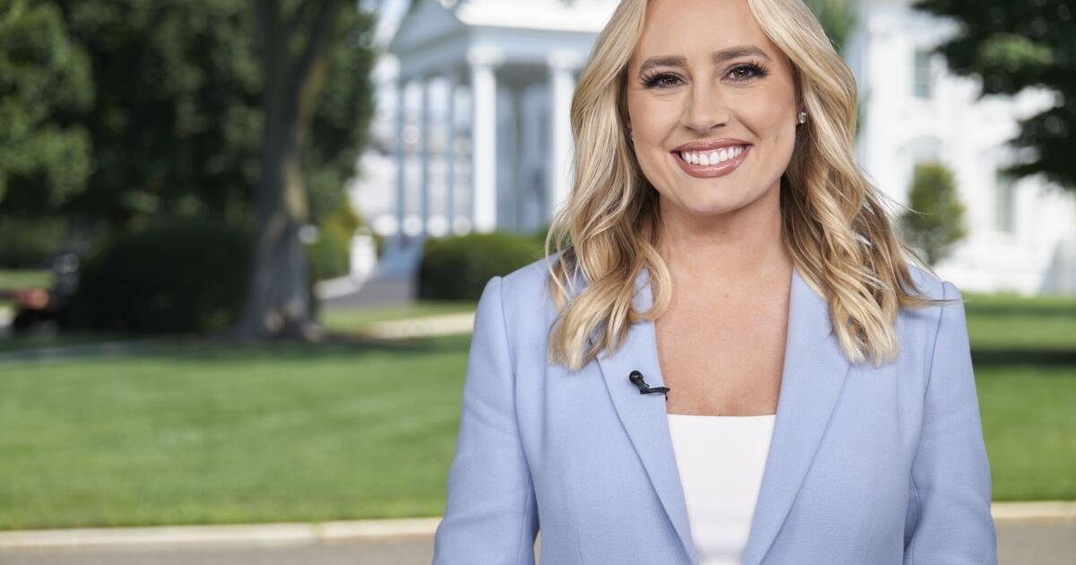 Fox News lanzará un nuevo programa dominical con Peter Doocy y Jacqui Heinrich, reemplazando a 'MediaBuzz'