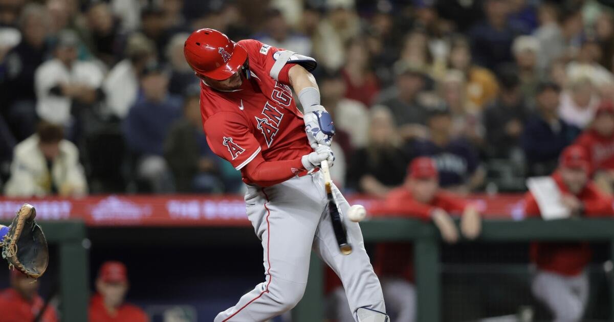 Mike Trout llega al jonrón de carrera No. 399 en la derrota de los Angels ante los Marineros