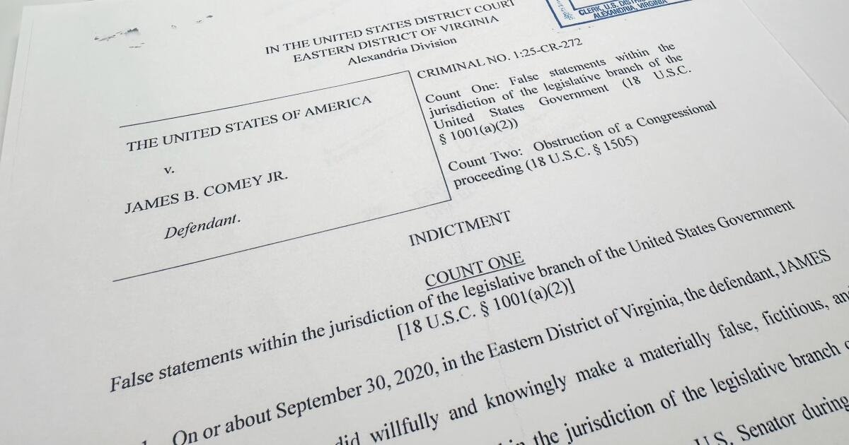 La escasa acusación de Comey por el Departamento de Justicia de Trump desmiente una historia de fondo complicada
