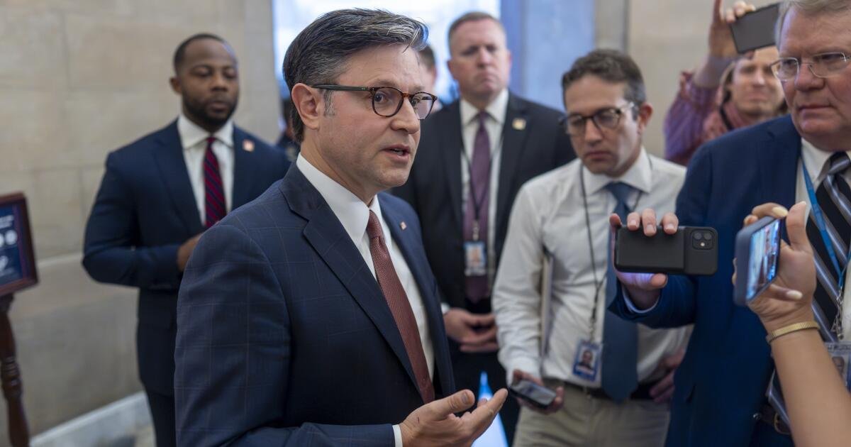 Momento de silencio para Charlie Kirk en Capitol Hill Spirals en un partido de gritos partidistas