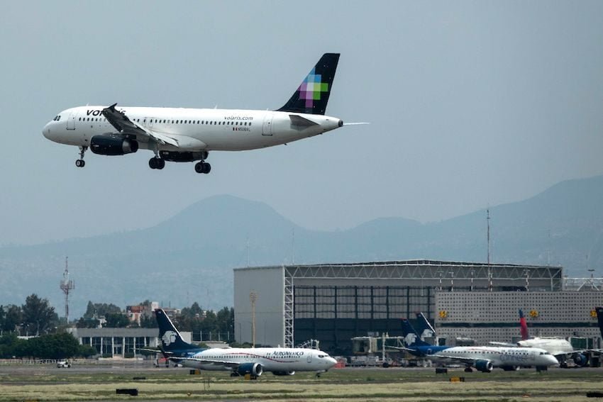 volaris plance in air