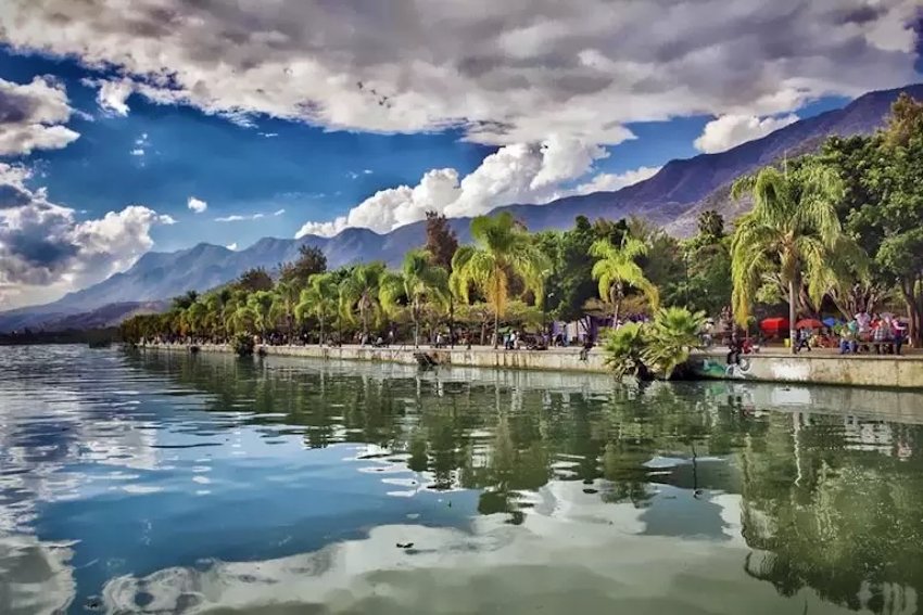 En medio de una intensa temporada de lluvias, el lago de Chapala finalmente se recupera de la sequía del año pasado