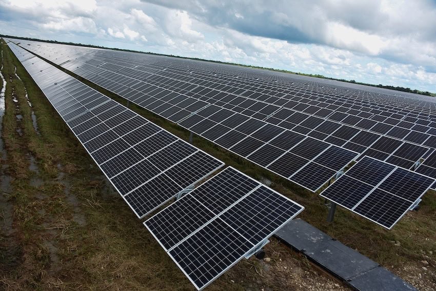 Gigante energético Cox anuncia plan de US$4,200 millones para parques eólicos y solares en Nuevo León