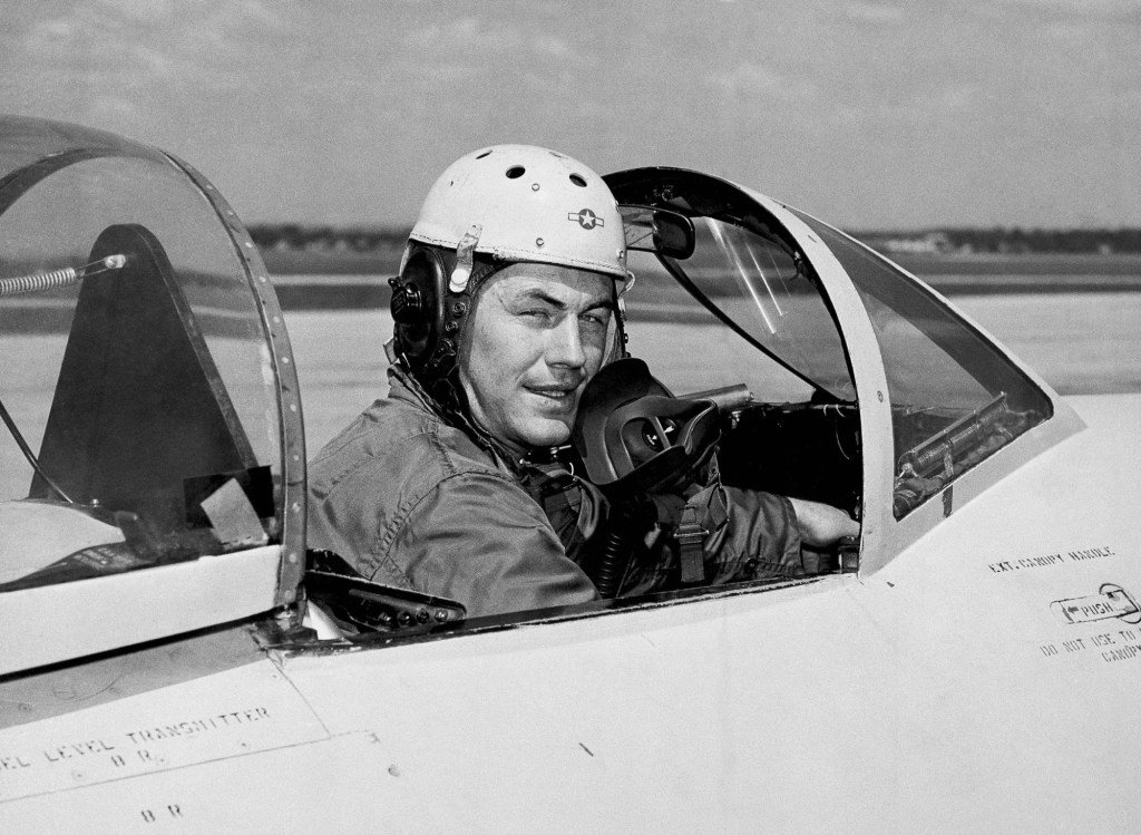 Hoy en la Historia: 14 de octubre, Chuck Yeager rompe la barrera del sonido