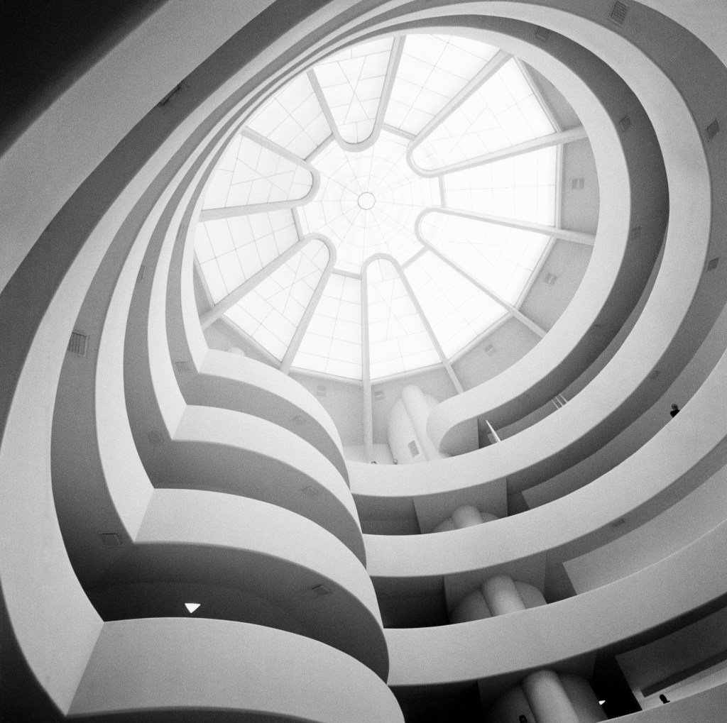 Hoy en la historia: 21 de octubre, se inaugura en Nueva York el icono modernista de Frank Lloyd Wright