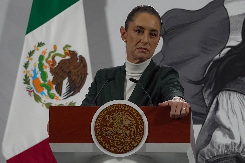 Sheinbaum elogia el 'heroísmo' de los socorristas en inundaciones: resumen de la mañanera del viernes