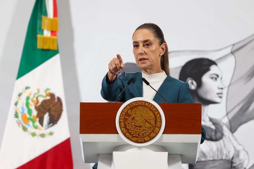 Sheinbaum recibe críticas por respuesta a inundaciones: resumen de la mañanera del lunes