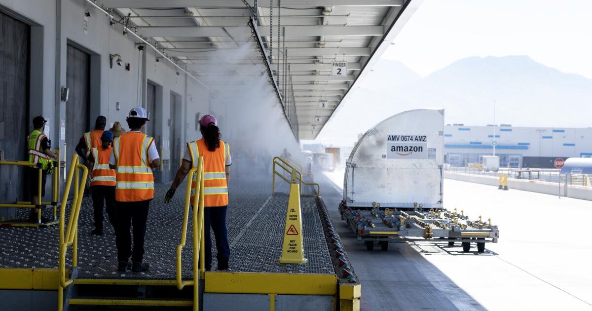 Amazon busca contratar 30.000 trabajadores temporeros en California antes del frenesí de compras navideñas