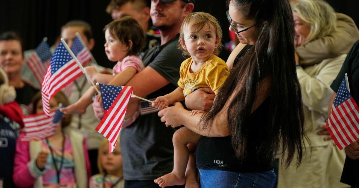 La administración Trump limita el número de refugiados a 7.500 y son en su mayoría sudafricanos blancos