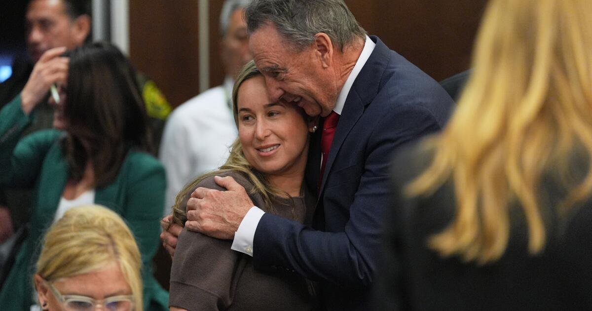 La ex esposa de Eric Kay dice que les dijo a sus compañeros de trabajo de Angels que él tenía un problema con las drogas, contradiciendo su testimonio.