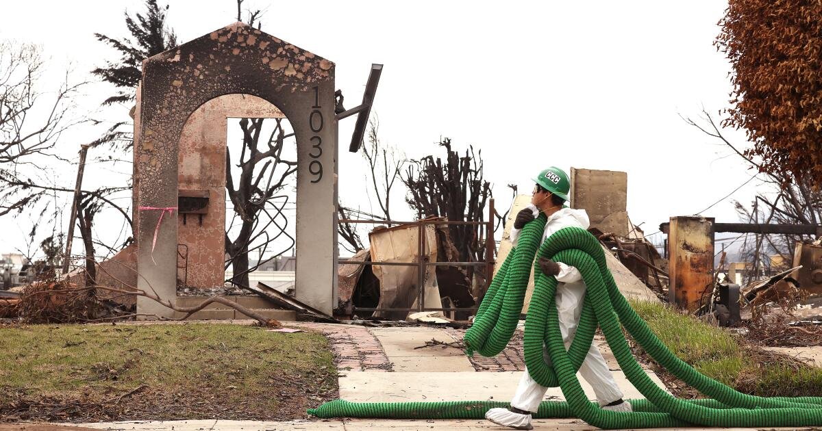 Los sobrevivientes de incendios recibirán hasta $350,000 para bienes personales sin una lista detallada según la nueva ley estatal