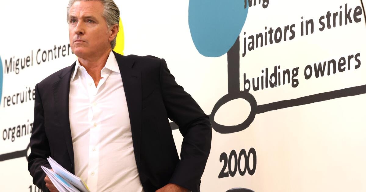 Condiciones impuestas a los proyectos de ley que Newsom firmó sobre antisemitismo, transparencia de la IA y otras políticas importantes de California