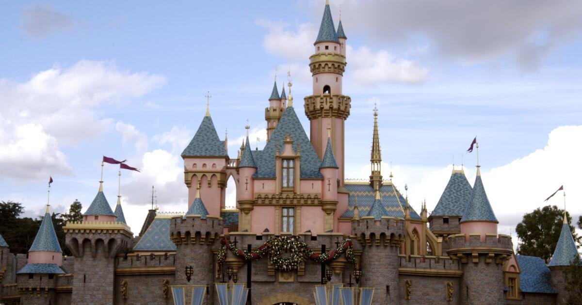Disneyland Resort despide a 100 personas en Anaheim
