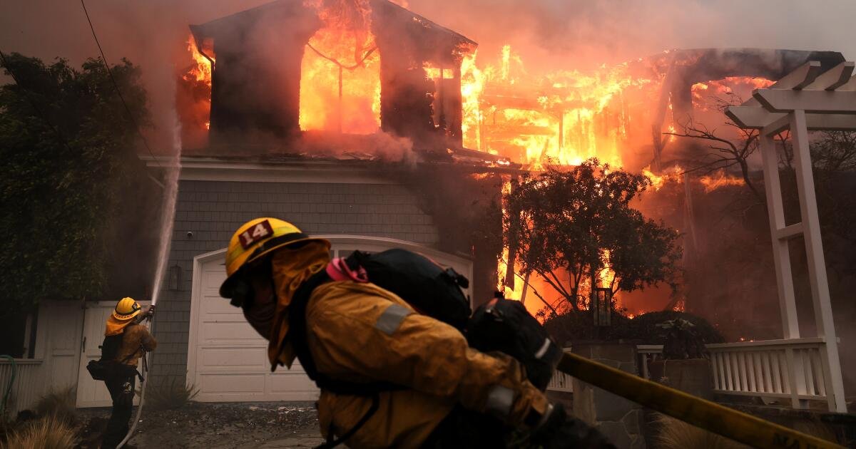 ¿Podría haber hecho más el LAFD para evitar que se reavivara el incendio de Palisades?