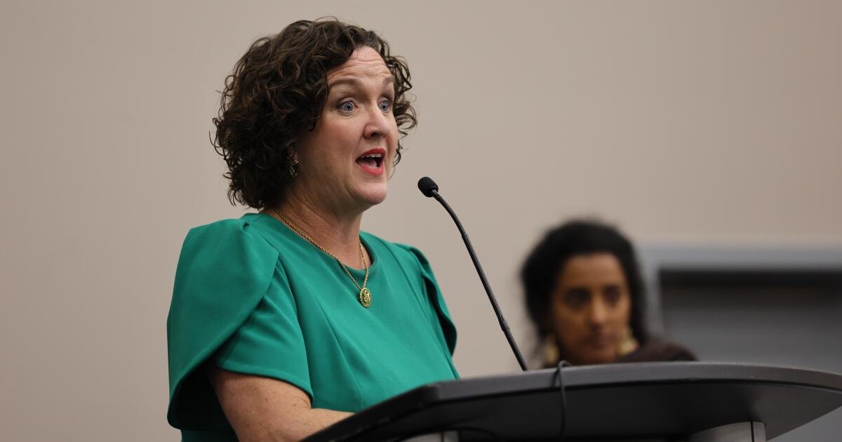 "No quiero todo esto en cámara", dice la candidata a gobernador Katie Porter en una entrevista irritable