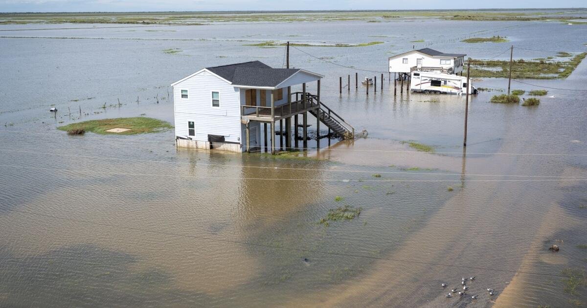 El cierre del gobierno interrumpe el programa de seguro contra inundaciones durante la temporada de tormentas