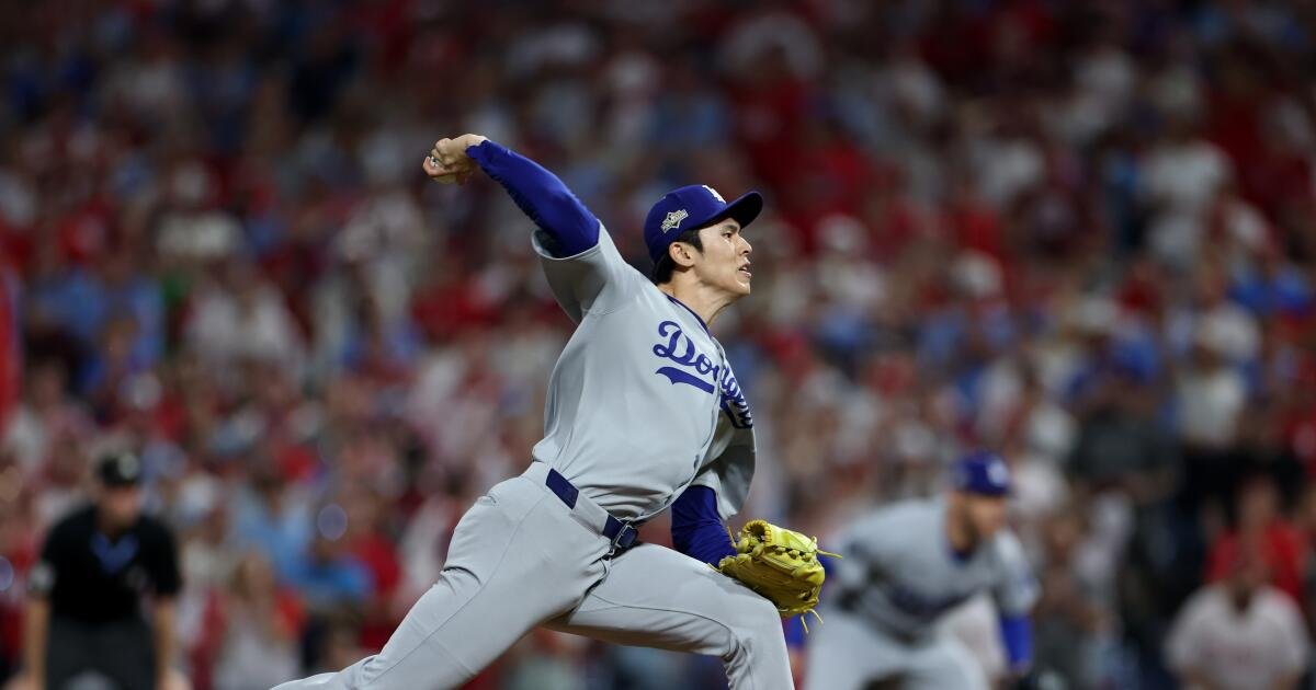 Dave Roberts explica por qué los Dodgers no usaron a Roki Sasaki antes en el Juego 2
