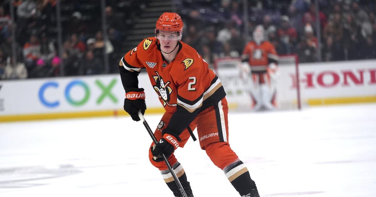 Ducks firma al defensor Jackson Lacombe hasta una extensión de contacto de 8 años y $ 72 millones