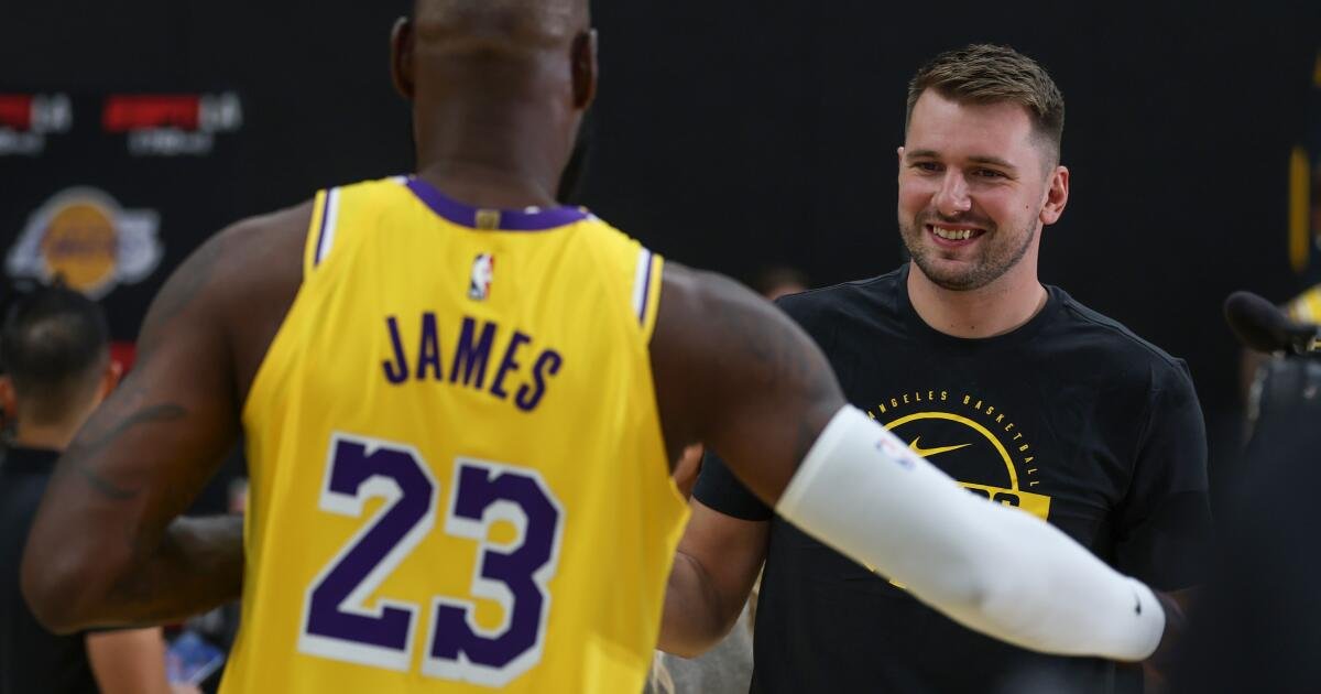 Luka Doncic invita a sus compañeros de equipo de los Lakers a Porsche Driving Experience