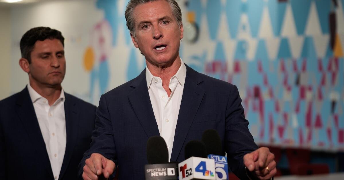 Newsom advierte que los beneficios SNAP de los californianos podrían retrasarse debido al cierre federal