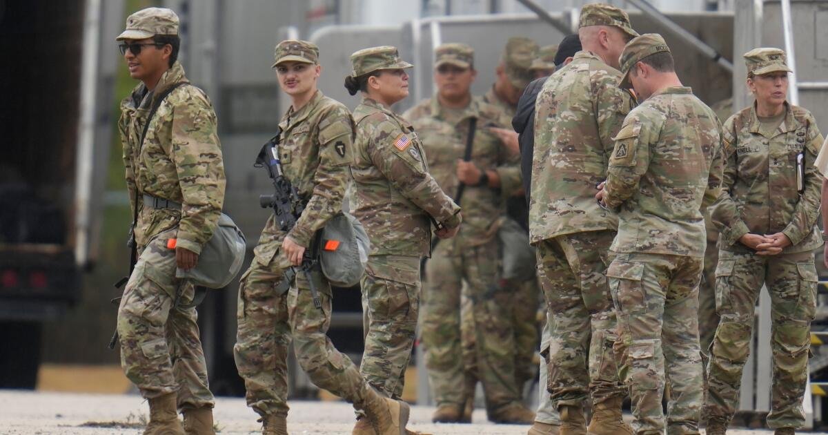 Miembros de la Guardia Nacional de Texas están en Illinois en el último movimiento de Trump para enviar tropas a las ciudades