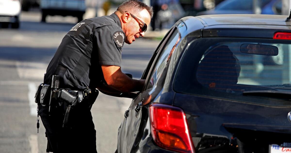 La promesa de Los Ángeles de explorar la aplicación del control del tráfico sin policías sigue encontrando obstáculos