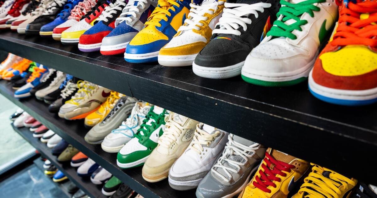 El famoso vendedor de Sneaker allanó, acusado de comprar zapatos robados