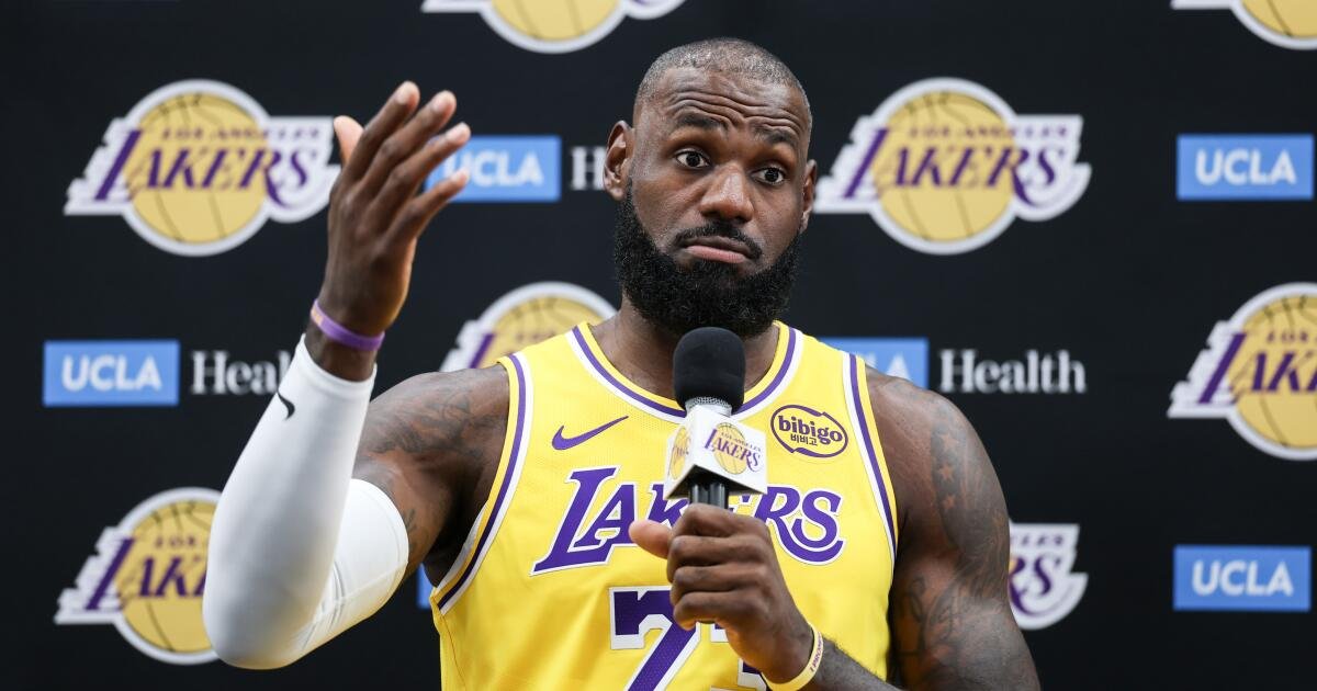 LeBron James se perderá el partido inaugural de los Lakers por un problema de ciática