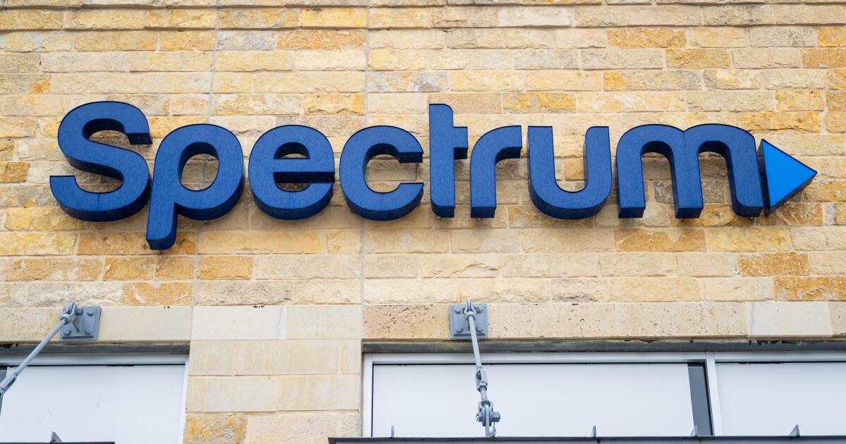 El gigante del cable Charter despide a 1.200 directivos de su plantilla