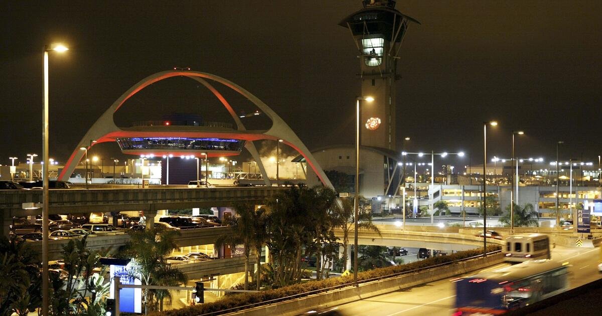Problemas de personal provocan una parada temporal en LAX